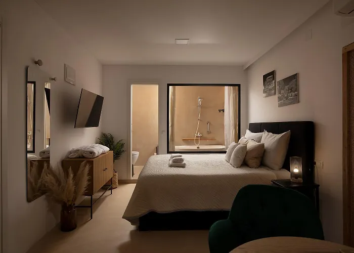 Deluxe Studio In City Center With Free Private Parking