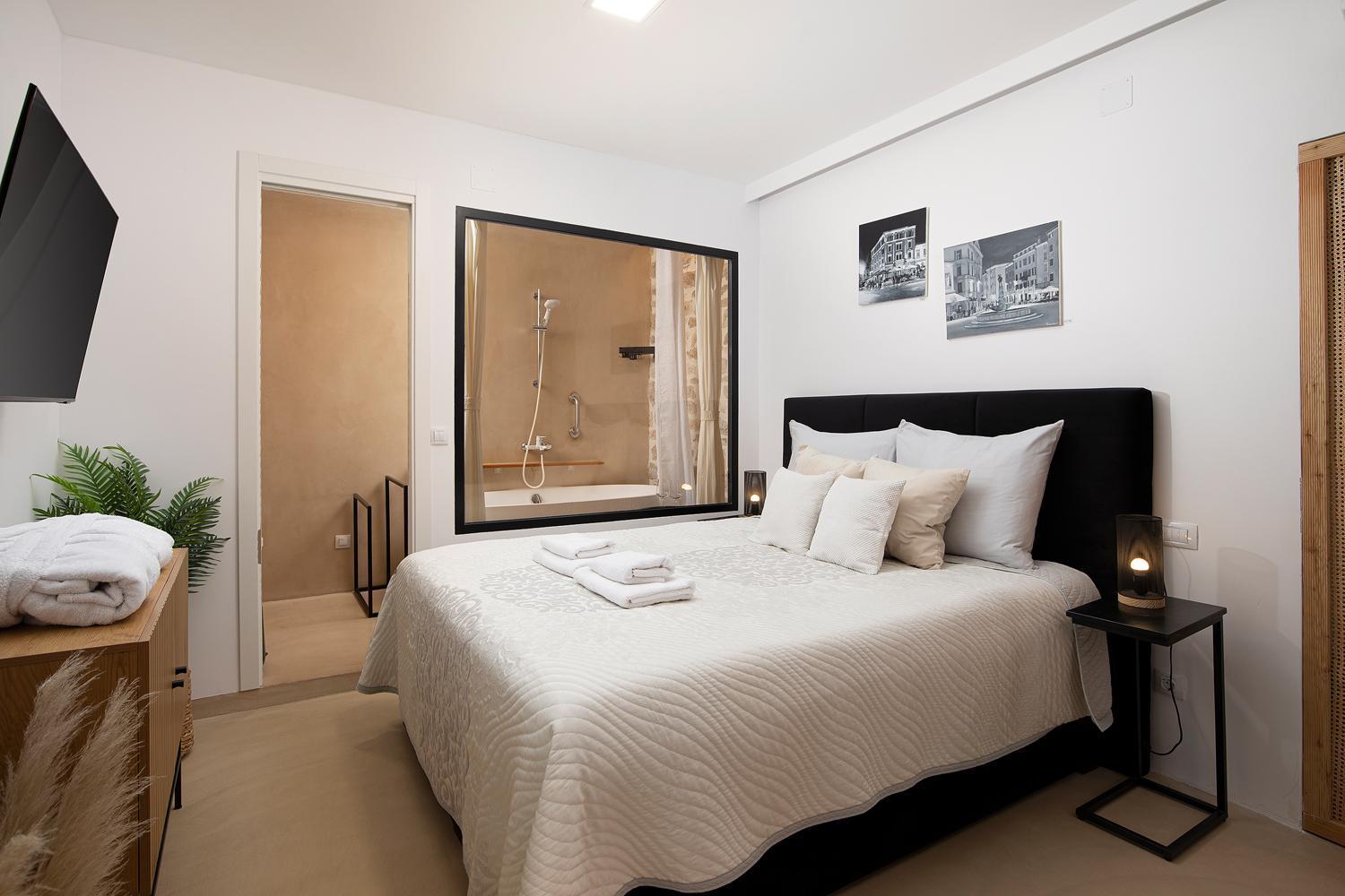 Apartment Deluxe In Center With Free Private Parking *