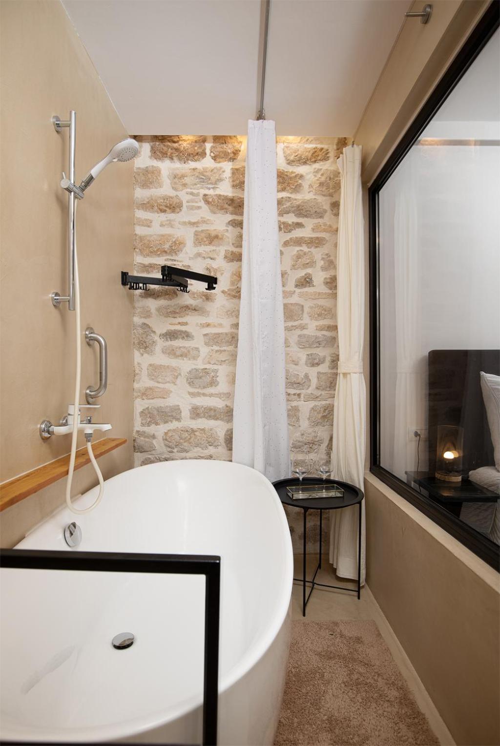 Apartment Deluxe In Center With Free Private Parking *