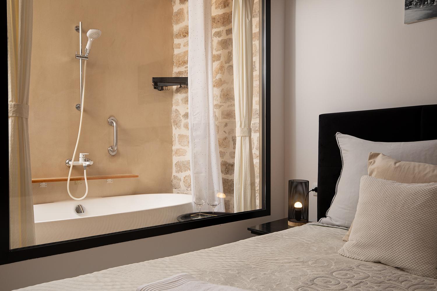 Apartment Deluxe In Center With Free Private Parking *
